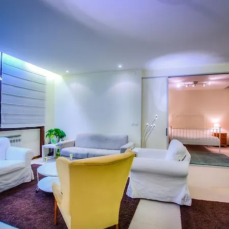 Apartment Central Sunny Spacious